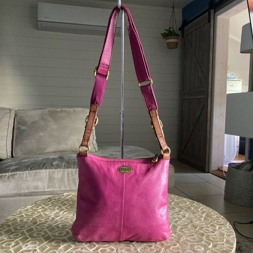 Fossil ‘Explorer’ cow-hide leather crossbody in ‘fuchsia’ - Picture 3 of 15